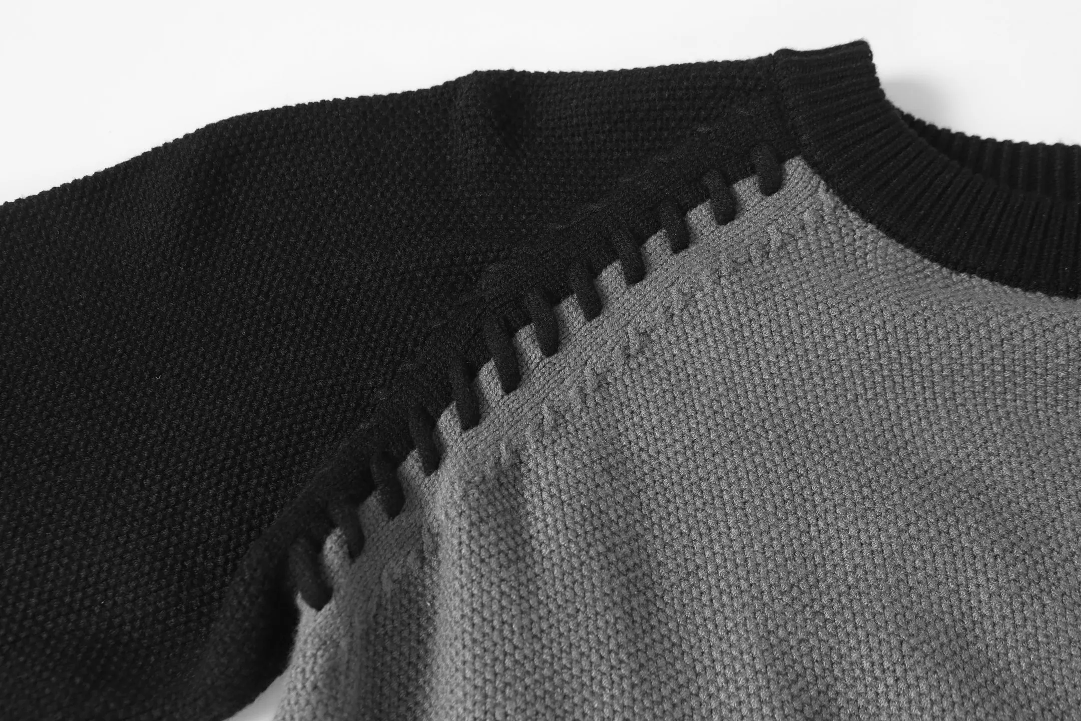 P290 #M903 cross-border model, please do not place an order if you pursue quality - Chrome Hearts/Chrome Hearts spliced Sanskrit horseshoe knitted sweater - High weight, high density and high quality The wool is soft, delicate and skin-friendly, soft and silky to the touch, has excellent warmth and skin-friendly properties - Custom-woven and dyed, no color difference, no matter the fabric or workmanship details, it beats the ordinary version on the market - Hardware zipper accessories are all customized, full of details -Colour: gray with black White and black -Size: S M L XL